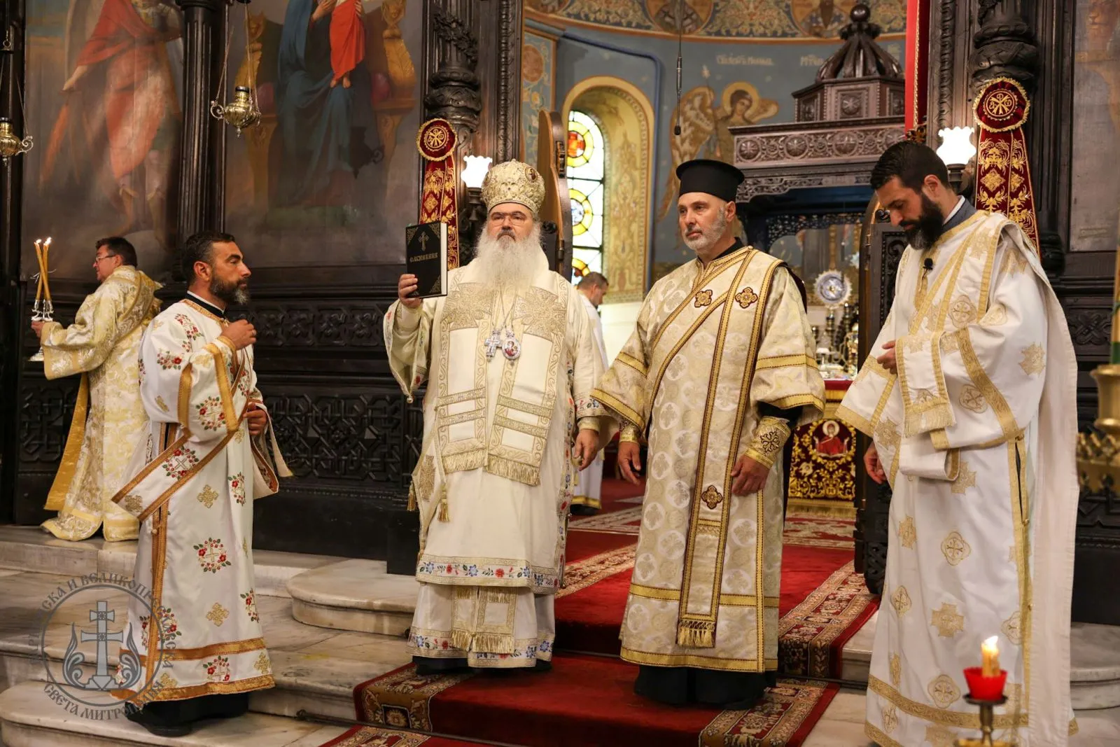 Архиерейска света Литургия и Ръкоположение на нов дякон в Митрополитската катедрала във Варна-001.jpg